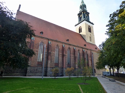 St. Mary's Church  During World War II, it was heavily damaged by Allied bombs. After the war the church was in East Berlin, and in the 1950s it was restored by the East German authorities.