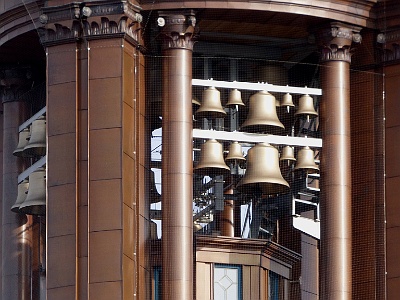 Parochialkirche  In summer 2016, the bell tower dome with the golden sun was restored after 72 years and the carillon with 52 bells has been rung since 23 October 2016 from the Parochialkirche's 65 m tower.