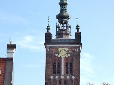 St. Catherine's Church  The whole is 61.5 meters in length and 25 to 40 meters in width. The tower measures 44 m to the base of the helmet and 76 m to the apex. Particularly delighted was always the shape of the peaks crowning the east wall of the presbytery, astonishing with the power of the genius of a famous master who managed to create this miracle (Sister Przybyszewski).