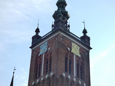 St. Catherine's Church  In 1634 the old tower was removed and replaced with a new magnificent helmet, created by Jakub van der Block. This has created one of the most picturesque tower scaffolds, which in a surprisingly ingenious, beautiful and beautiful way complements the powerful quadrilateral stem (W. Lübke). After the fire of 2006 new roofs were laid, the sign was reconstructed and the helmet of the tower was restored, which is currently 32 m high and weighs over 30 t.