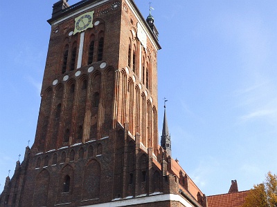 St. Catherine's ChurchChurch  The lower façade of the façade is smooth, varied only by the doors and windows. The elaborate second floor is characterized by contrasting recesses - broad and shallow at the bottom, deep mustache and at the top and at the sides.