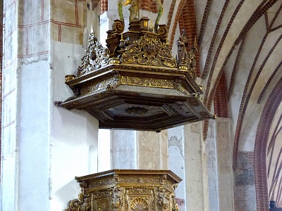 Pulpit  At the second pillar on the left (north side) there is a pulpit. Of old, gothic, we do not know much. In 1569 it was replaced by a new, renaissance, with a pelican on the top. The present, completed in 1638, cost 3490 fines.