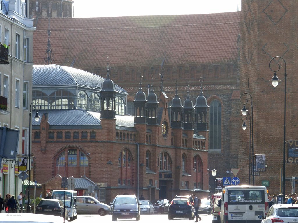 Market Hall at Dominikański Square 