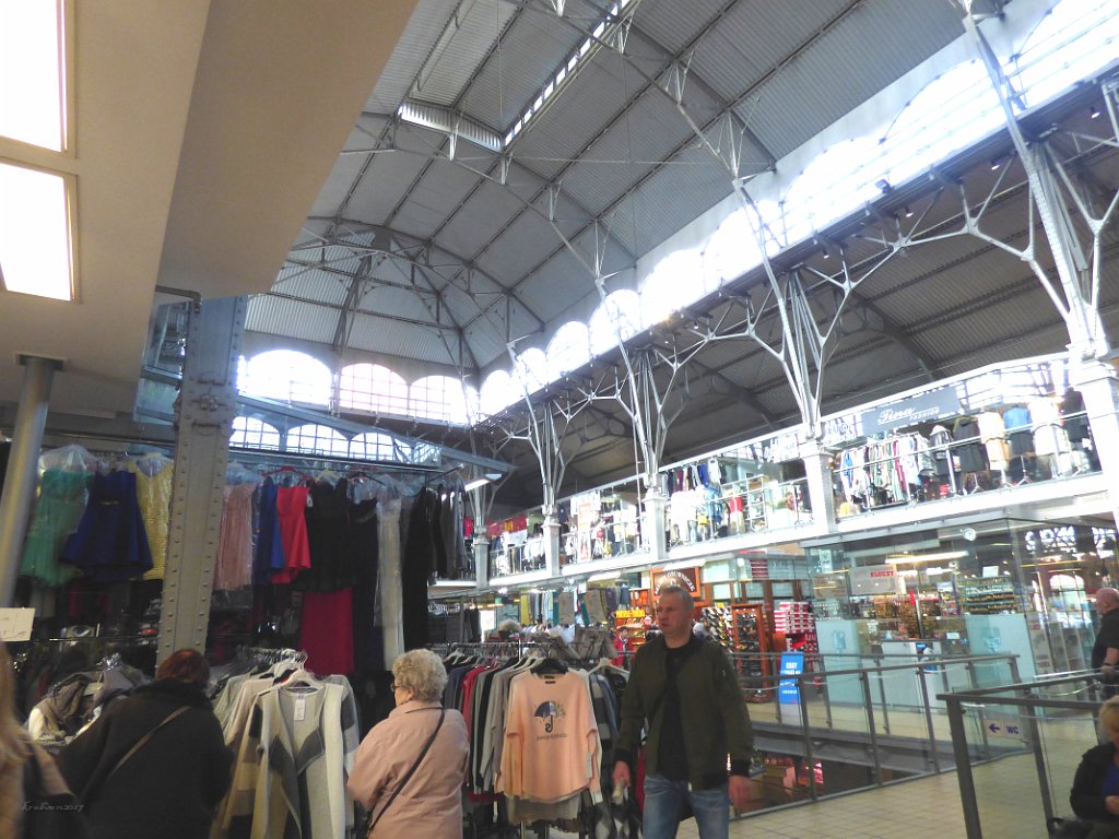 Market Hall at Dominikański Square 