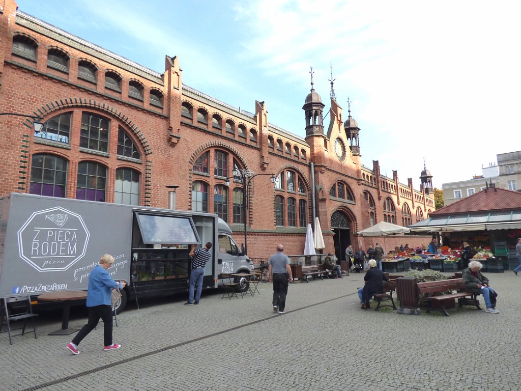 Market Hall at Dominikański Square 