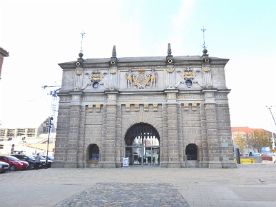 High Gate  he building design was approved by the City Council in 1586. Completed in 1588, for 290 years the gates existed in unchanged form. In 1861 the facade was subjected to restaurant work (their track is dated in several places). In 1878 it was decided to increase the throughput - the internal gate was demolished, and on both sides of the van den Blocke gate was added extra passes. In addition, the drawbridge over the moat was replaced by a permanent dike. In 1884 the whole of the gate was rustic (which previously existed only on the western elevation) and added a frieze with coat of arms on the eastern façade. In 1895 the ramparts were completely abolished, and the moat was covered. The gateway was moved to a free-standing gateway building in 1903 and therefore shuttles were closed. After the demilitarization of Gdansk in 1920, the Norddeutscher Lloyd travel agency took over. In 1945 the sculpture of the gate was mainly damaged. Repairs and maintenance were carried out in 1946, 1949/50 and 1964/65. It was only in 1966 that the missing figure of a lion was reconstructed. The rooms were used by the Polish Travel Agency "Orbis". In 1952, the passage was again reopened, leaving behind closed passages that included, among others. tourist information. In 2002 the gate was taken over by the Historical Museum of the City of Gdansk and on 22 May 2012 the Pomeranian Tourist Information Center was opened there.