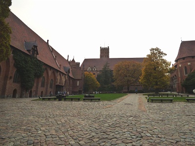 Malbork Castle  The MIDDLE CASTLE was made up of three ranges with the fourth side left open facing the High or Upper Castle. Entered through a formidable gate tower, this part of the fortress was the administrative centre and guest quarters of the fortress, providing all the facilities necessary for generous hospitality.