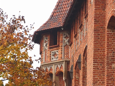 Malbork Castle  The Master's residence is not particularly striking when seen from the courtyard, in part because of its initial modest form . Only the line of seven column-separated first floor windows next to the plain apsidal chapel hint at its importance. However, the river approach tells a totally different story with its highly elaborate frontages contrasting with the more dominating military facades of the Upper Castle . This palace wing is clearly a later extension, standing five storeys high, and warrants detailed examination.