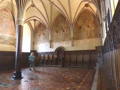 Malbork Castle  Chapter House - Beautiful decorative hall the rectangular Chapter House (14th century) in the High Castle, which occupies almost the entire western half of the northern wing. The inscription over the entrance was taken from the chapter house of the Order of Margat in Syria: Sit tibi copia, Sit sapientia Formaque detur. Inquinat omnia Sola superbia Si cometetur (Let Jesus Christ be wealth for you, let him be wisdom for you. Let him giye you conscience, let him remind you if conceit was your companion). A Chapter House was always one of the most important rooms in any maonastic community, as a place where all the important issues were discussed.