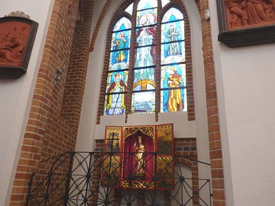 Railroad Chapel  At the center of the contemporary altar, designed by Aleksander Sęk and Edward Rogalski, the sculpture of St. Catherine - patron saint of railway workers. On the side wings were the scenes of her martyrdom. Stained glass, designed by Sebastian Ratajczak, and made in 1998 by Michał Kośmicki, presents Saint. Catherine surrounded by saints: Krzysztof , Mikołaj , Stanisław Kostka and Rafał Kalinowski .