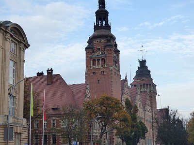 Voivodship Office on the Chrobry shafts  The building was completed in 1911. Its central part was taken by Regency office in Szczecin. The southern part was the district president's official home. In the northern part of the office complex, offshore institutions such as Maritime Authority, Lloyd's Agency, Police and Port Authority of Hydraulic Engineering were located.