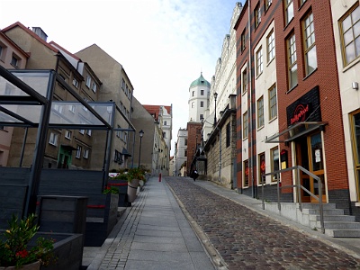 Kuśnierska Street  Looking up to the Pomeranian Dukes' Castle