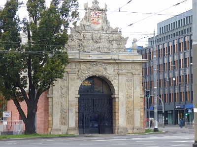 Port Gate  Between 1902 and 1932, a fountain with the neo-baroque statue of the goddess Amphitryte was erected by the Berlin sculptor Reinhold Felderhoff. During the Second World War, the ornate gates of the gate were hidden and destroyed in Arkonski Forest, and the gate itself was planted with ivy and survived the war. Decorated peaks and ornaments were found in 1957 and back mounted to the gate. Before the Second World War, the gate was called the Berlin Gate , because it was the gate leading from Szczecin to Berlin.