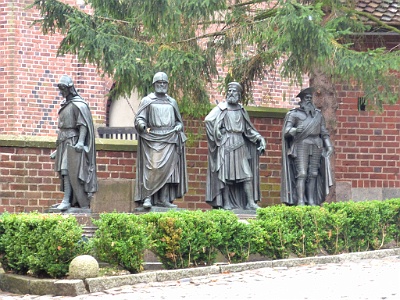 Statues of the Grand Masters of the Teutonic Order  These were feudel lords - leaders of the monastic community