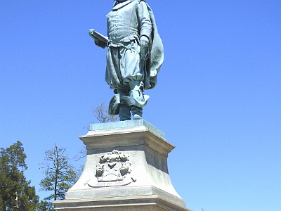 P1110123  Statue to John Smith
