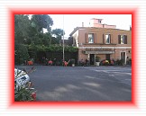PortaSanPancrazio_2 * Small resturant across from the gate * 2048 x 1536 * (2.09MB)
